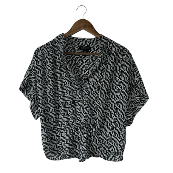 Rachel Zoe Black White Pattern Blouse Short Sleeve Cropped Size Medium - Picture 1 of 6
